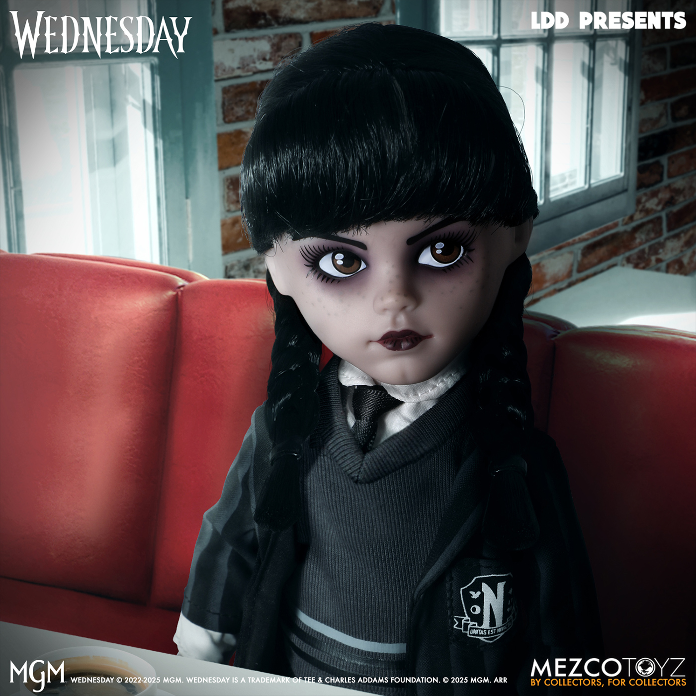 Living Dead Dolls Apresenta: Wednesday Addams (Jenna Ortega) com Uniforme da Academia Nevermore