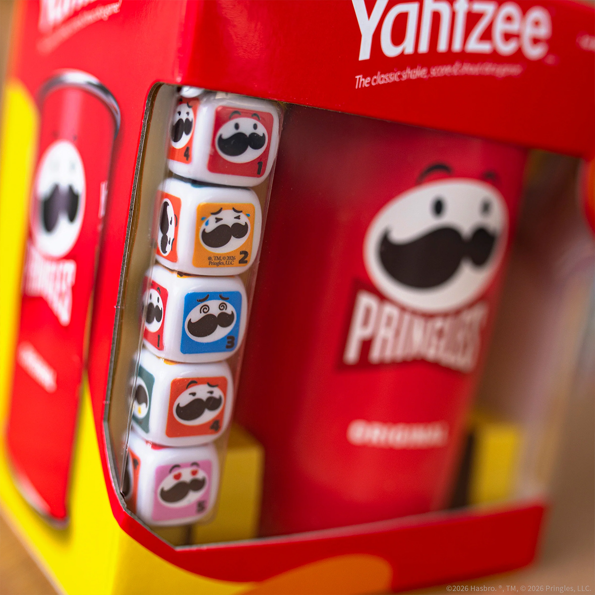 Jogo Yahtzee com Tubo Cilíndrico das Batata Pringles