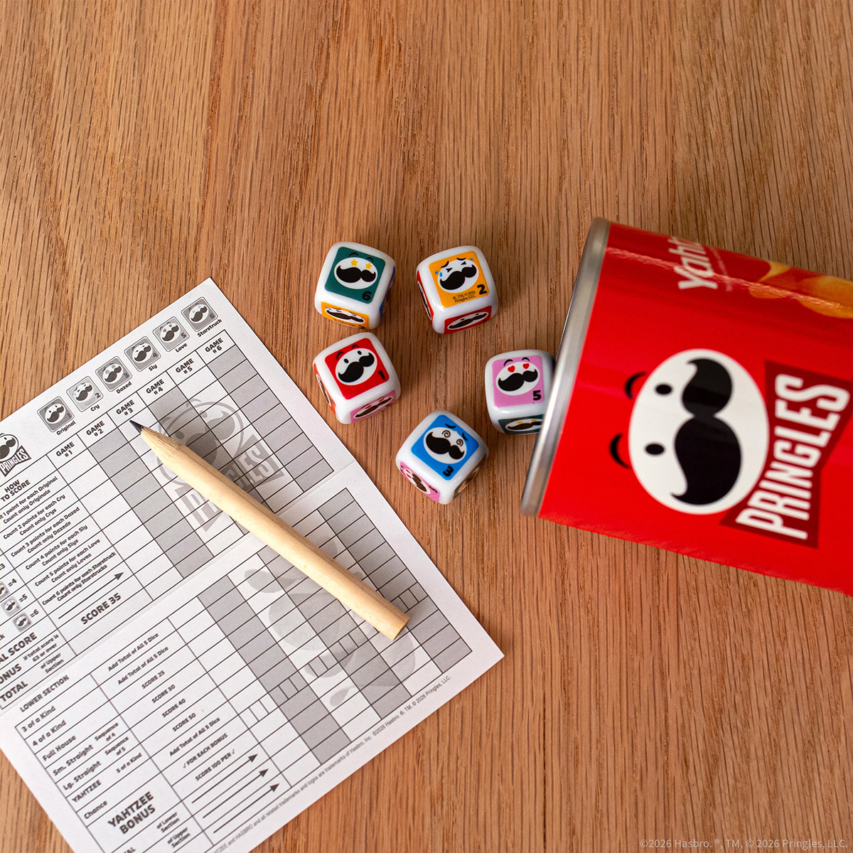 Jogo Yahtzee com Tubo Cilíndrico das Batata Pringles